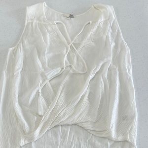 Women’s white H&C top